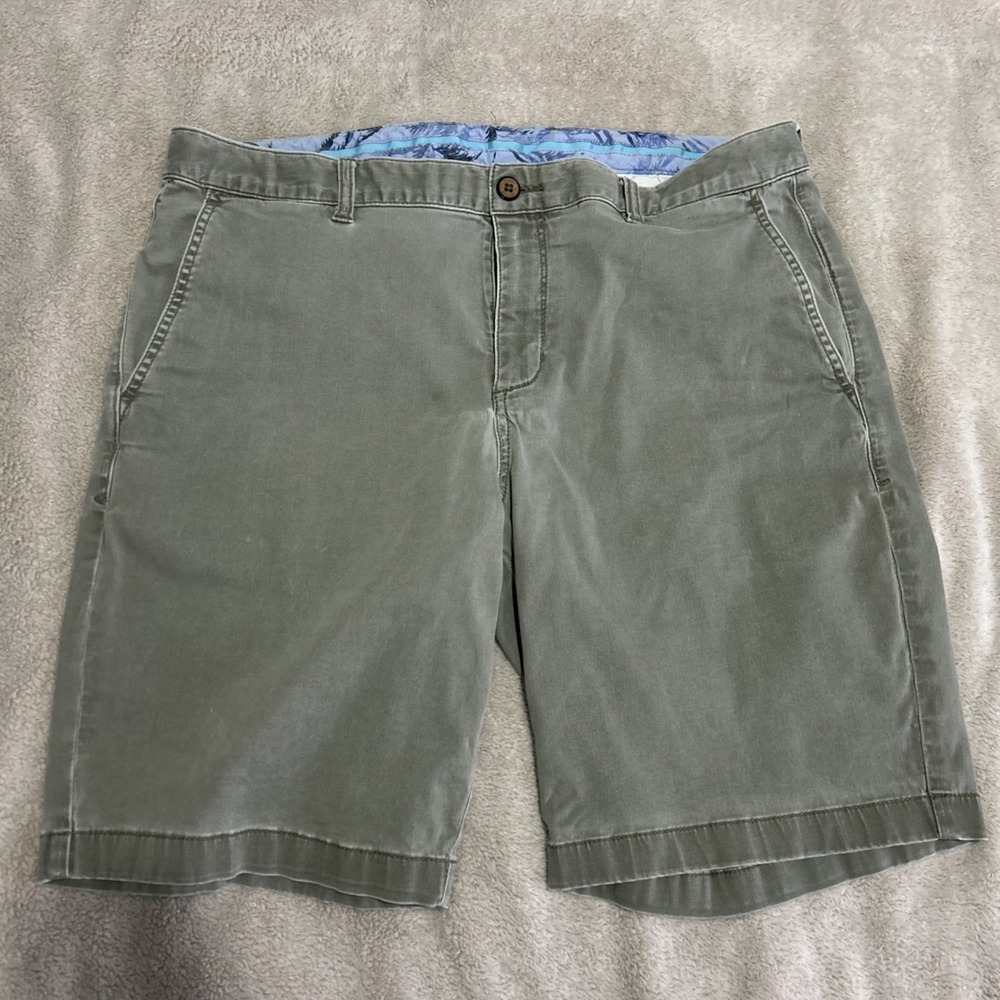 Tommy Bahama Chino Shorts Men's 36 9" Inseam Gray Hawaiian